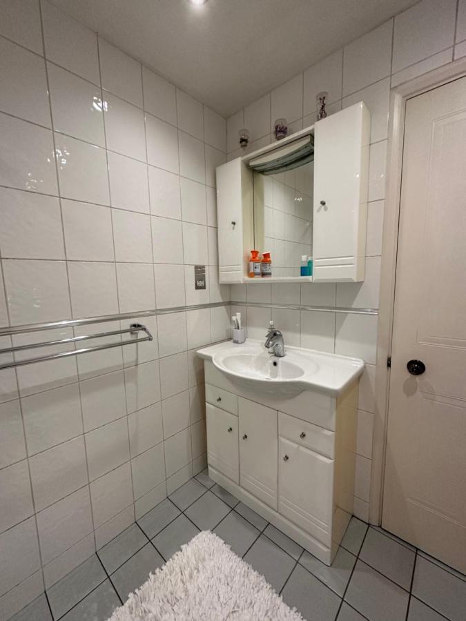 Cozy Private Room For Single Use Londres Exterior foto