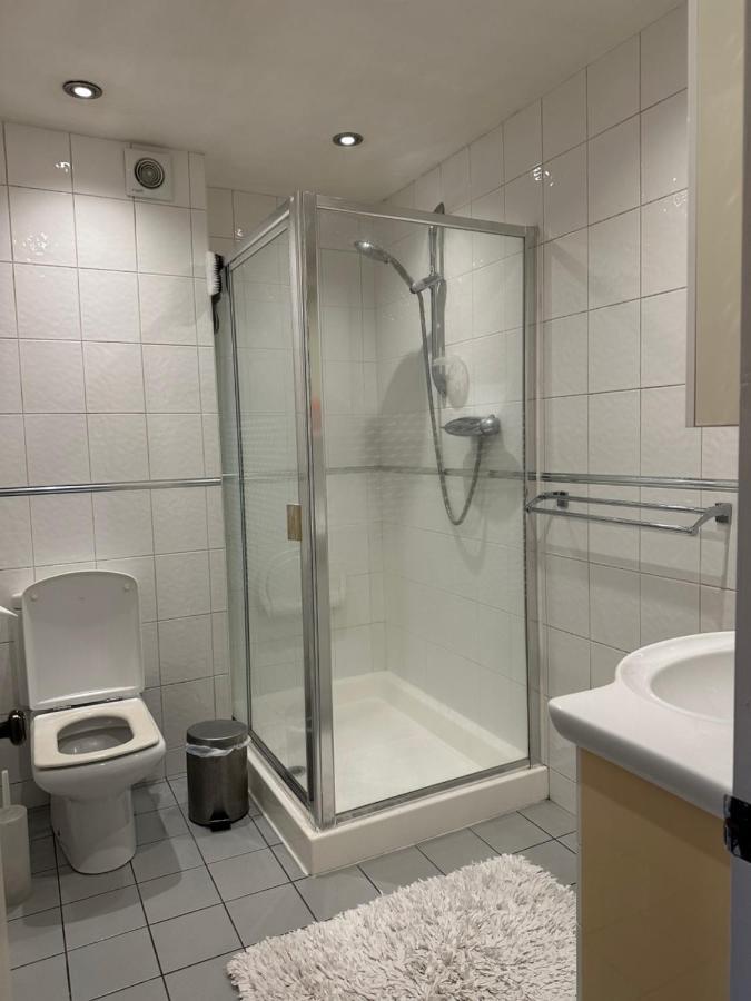 Cozy Private Room For Single Use Londres Exterior foto